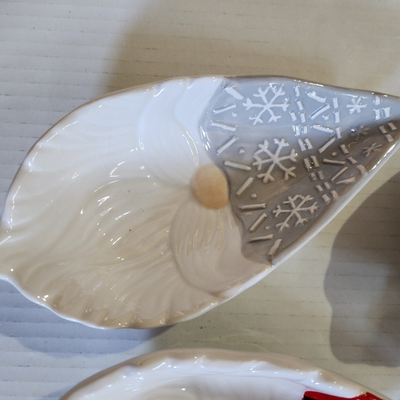 Christmas Gnome Measuring Cups Set of 4 Holiday Kitchen Decor Ceramic Baking Set - Picture 4 of 11